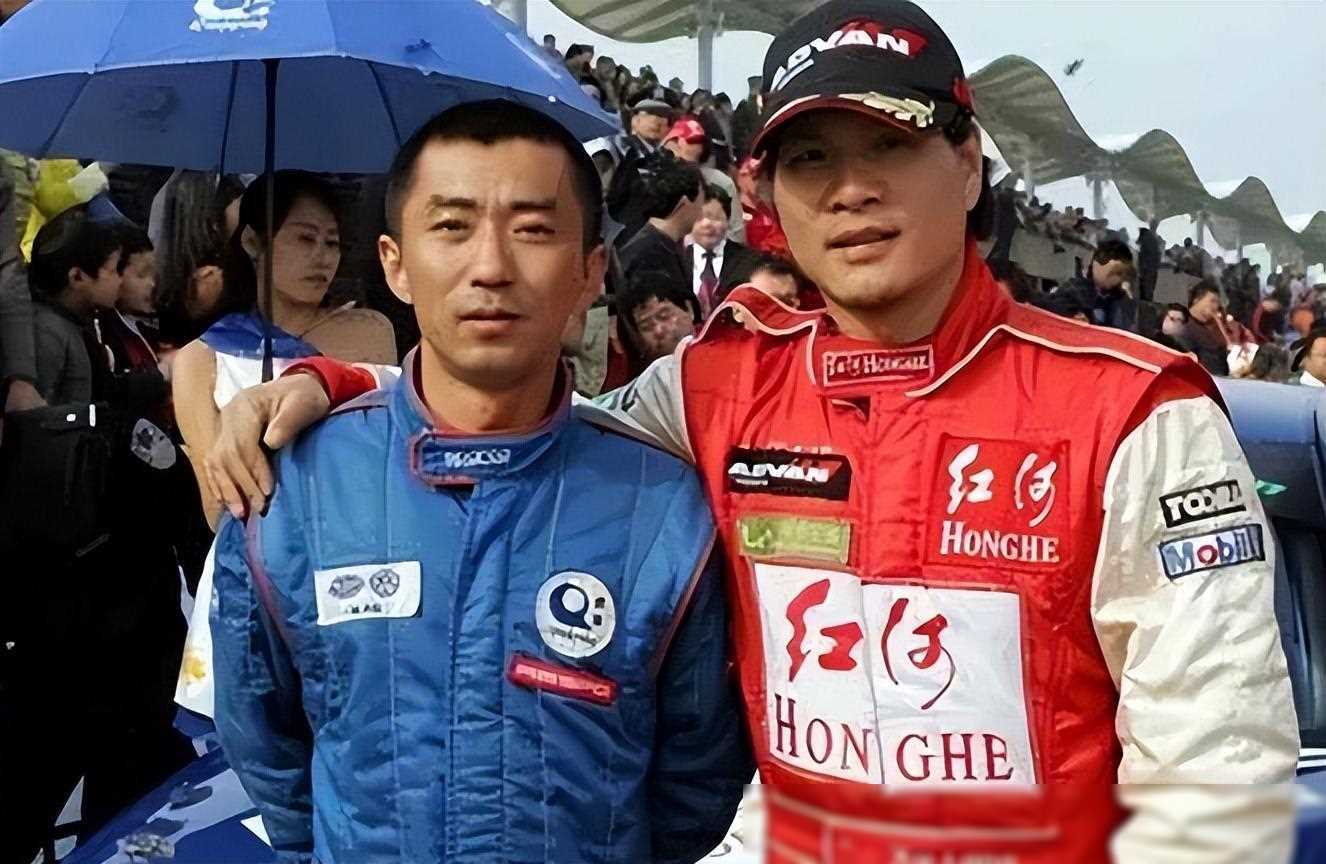 追悼会上的飞车王徐浪妻子怀胎六甲痛哭不已