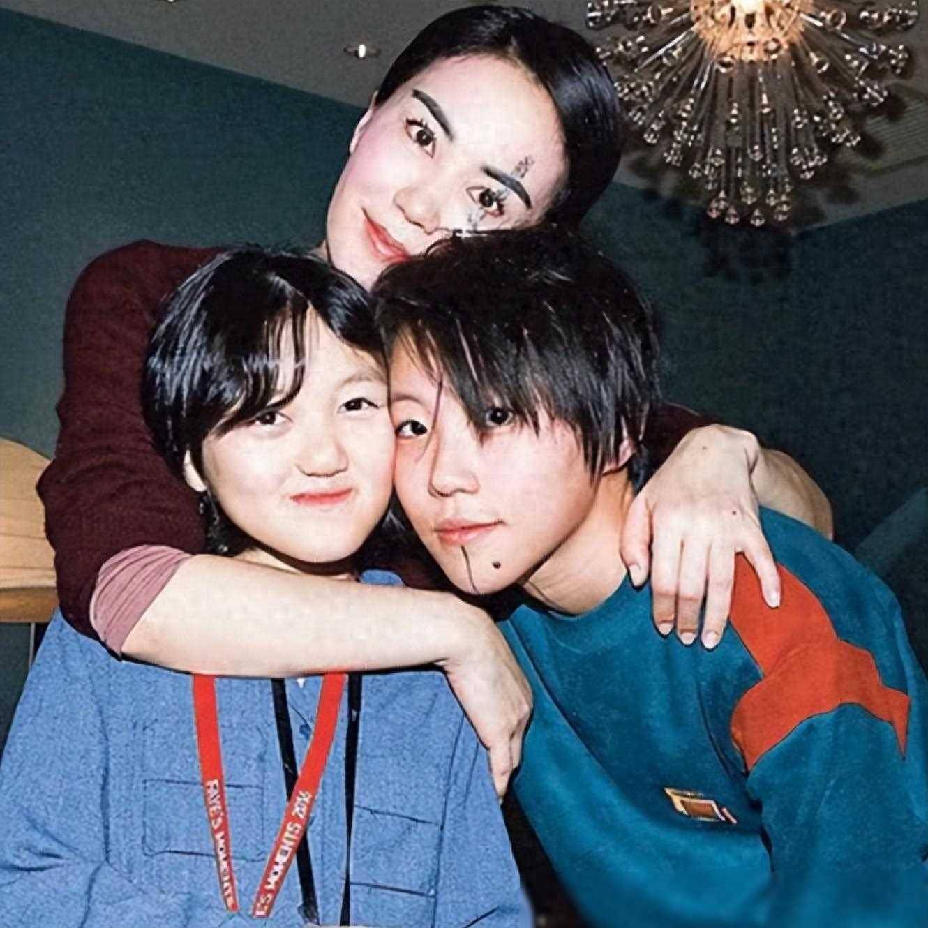 王菲花百万为女儿治疗唇裂,如今嘴是治好了,脸却越来越奇怪了