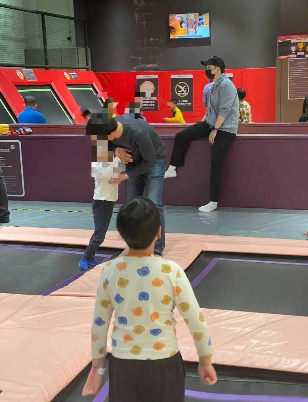 原创马龙烟火小马最可爱带孩子比打7局还累一脸生无可恋