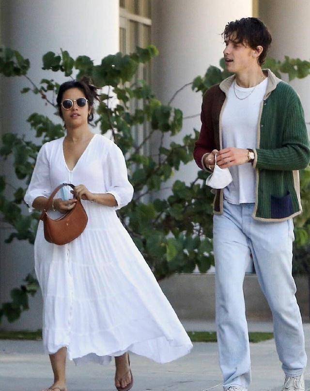 堕落成这样她的恋爱脑该治治了