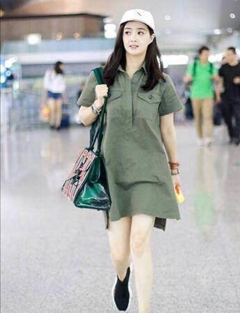 蒋欣最近因为在《欢乐颂2》里的演技太好,又征服了一大波观众,不过