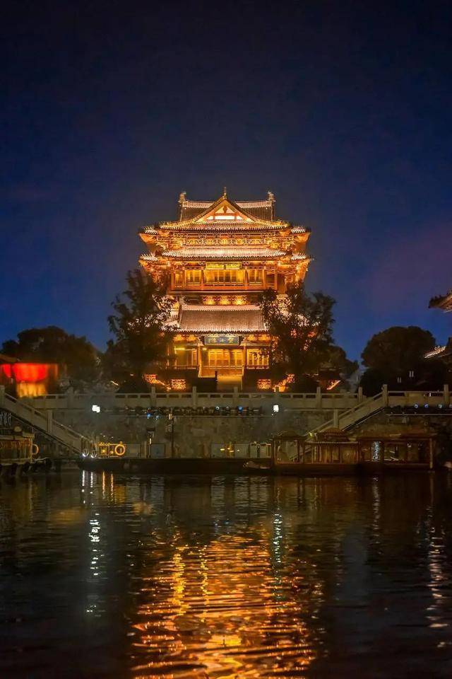 下午:购物或休闲活动,可以前往杭州的商业街区,购买当地特产或享受