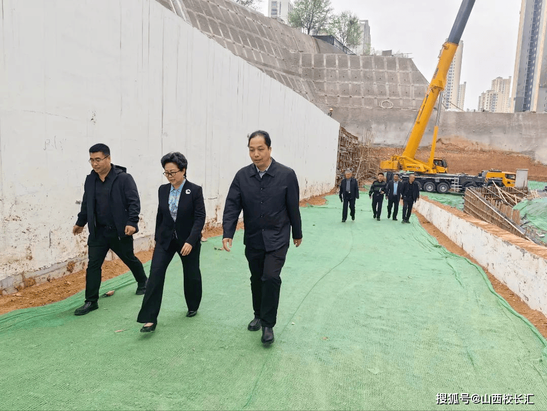 原创太原市教育局领导莅临太原十二中考察调研领导视察精把脉学校发展