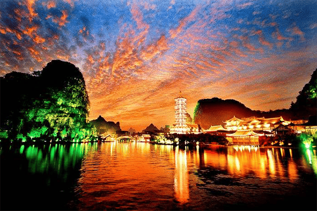 龙脊梯田第一天:到达桂林—靖江王府—日月双塔夜景,美食街