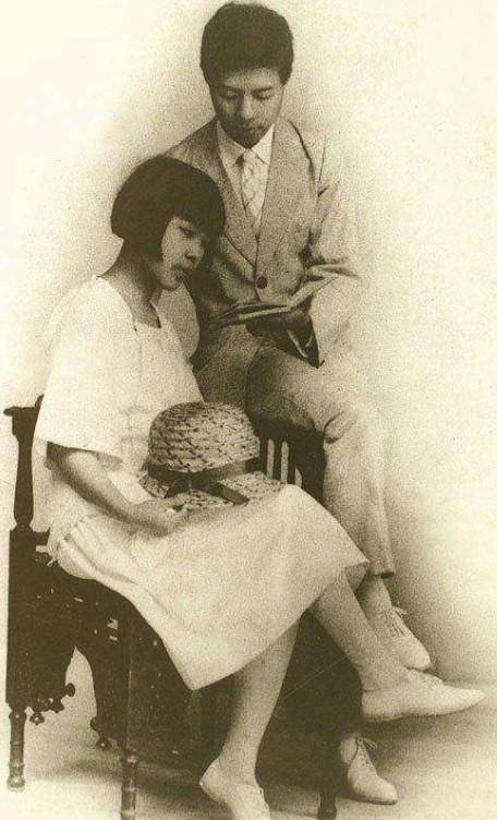 她是鲁迅口中的霸气才女,"同时"爱上两个男人,竟提出三人同居_丁玲