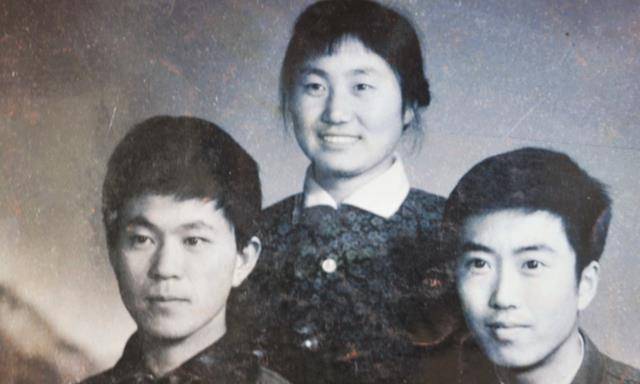 61岁大爷扮女装30年攒下百万资产被妻女怒斥丢人