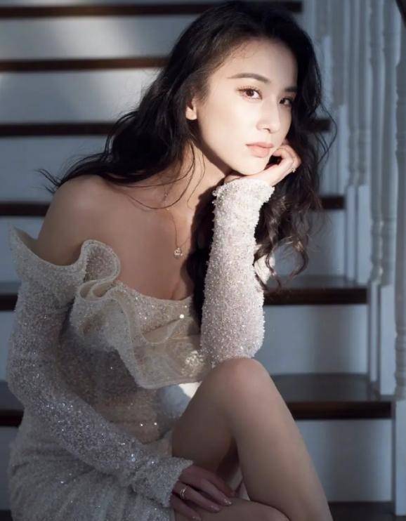 如今王鸥和黄圣依也来当主持人了,而且还是某东618沸腾之夜的主持人
