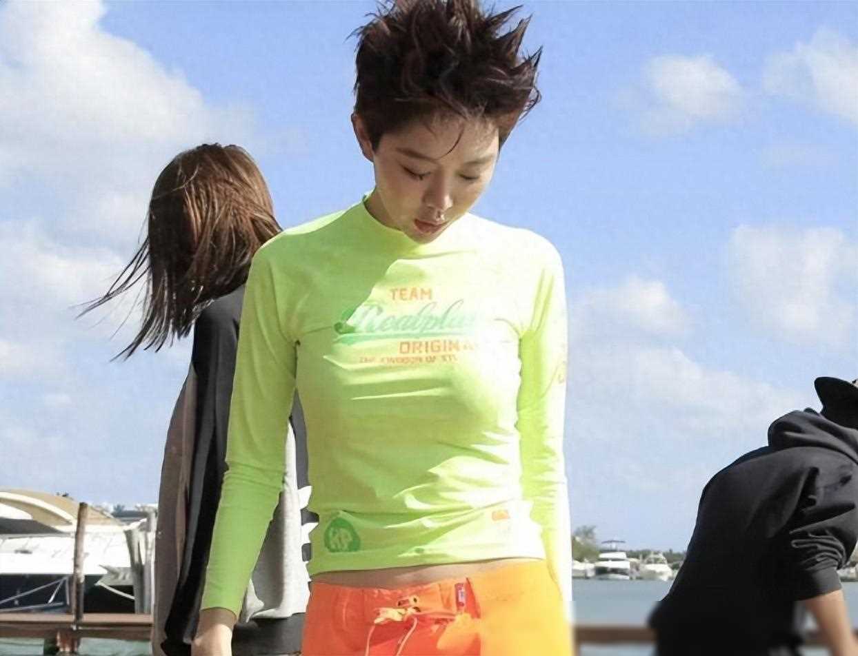 姜妍的身材惊艳穿最大码泳衣也难掩其魅力让人直呼羡慕