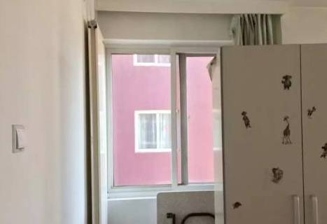 90后穷情侣爆改50平旧出租房竟让豪宅朋友羡慕得直跺脚