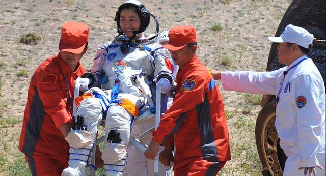 原创神舟十三返回地球离地1米高精度反推着陆实现精准控制