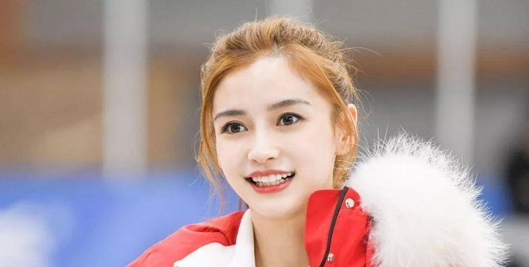 杨颖,知道她是在综艺节目《奔跑吧》里,她在节目中是一个胆大心细的女