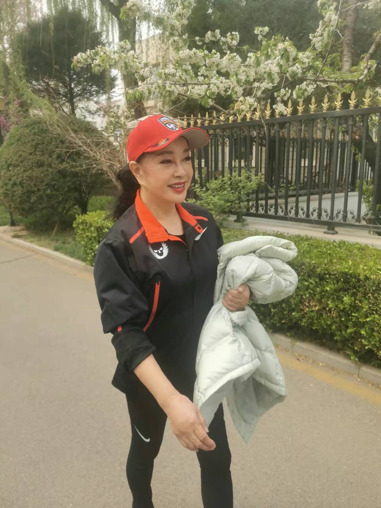 这也许就是73岁不老女神刘晓庆的养生秘诀吧?各位看官您觉得呢?