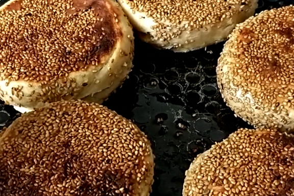 原创夏天黄豆别再打豆浆喝了一揉一烙好吃有嚼劲家人都爱吃