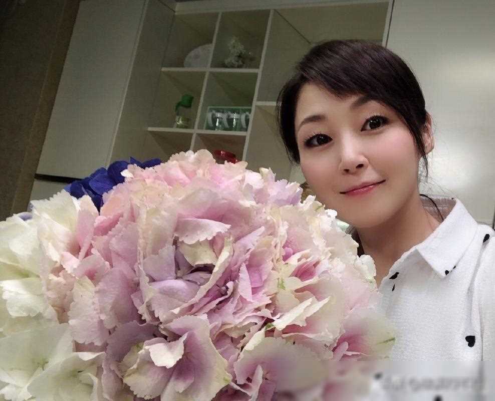 19岁"港腿美花魁",7天闪婚之谜:王祖贤pk她的20年未果之恋_万绮雯