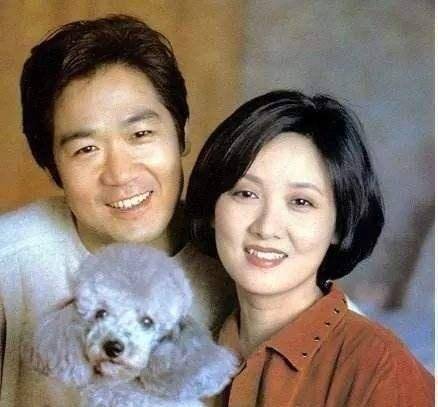 原创邓婕惊喜现身我就是演员张国立笑容害羞腼腆邓婕保养真好