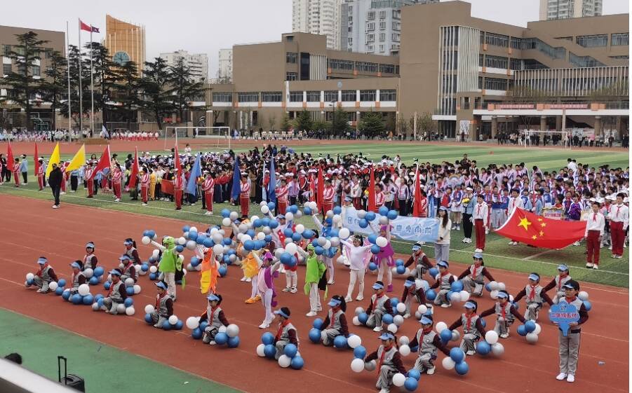 五彩承中华美运动自信育少年青岛南京路小学2024年春季田径运动会