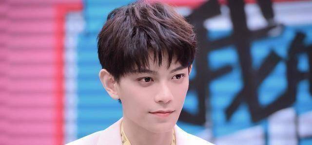 原创丁禹兮模仿小夫引粉丝不满是粉丝玻璃心还是主持人玩梗无下限