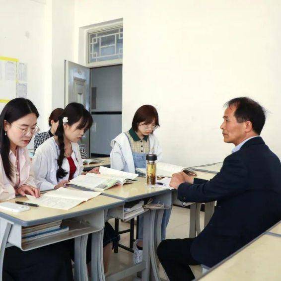 此次汇报课,每位老师都积极参与,认真准备,精彩展示,充分体现了广大新