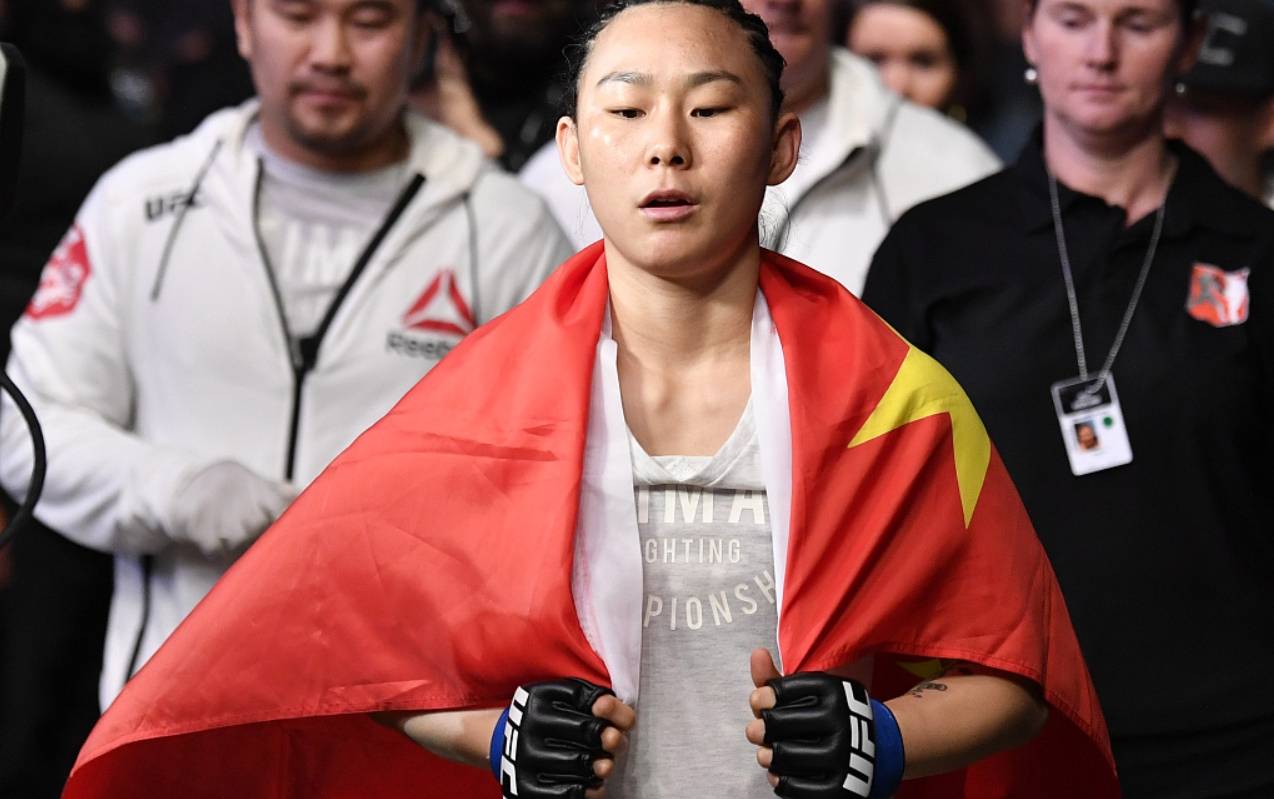 闫晓楠"态度"180°反转?称重环节主动握手,向张伟丽弯腰,点头