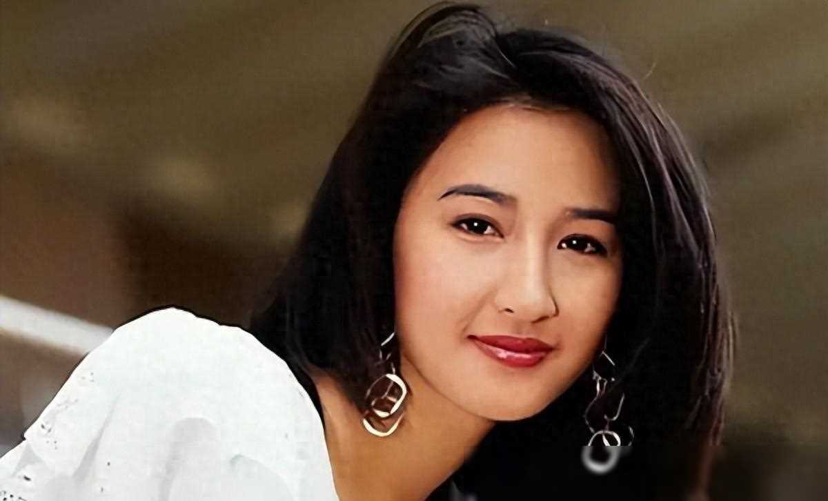 前tvb花旦隐退多年复出,重回舞台备受瞩目_关咏荷_生活_演艺