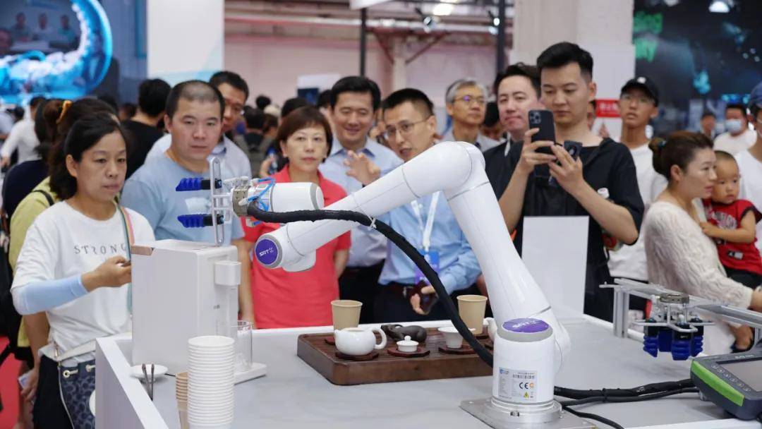 北京茶博会19日开幕 机器人为您泡春茶