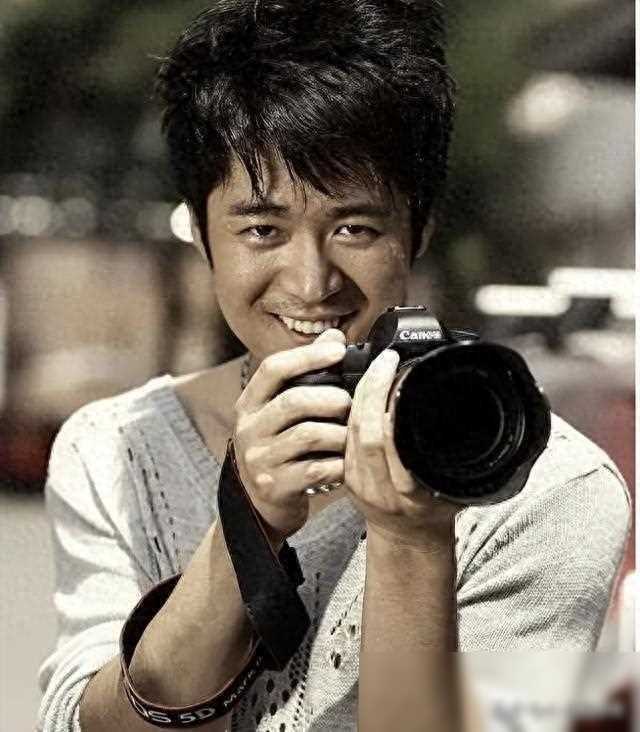 28岁男子跳楼自尽后母亲陷入痛苦之中_赵子涵_娱乐_压力