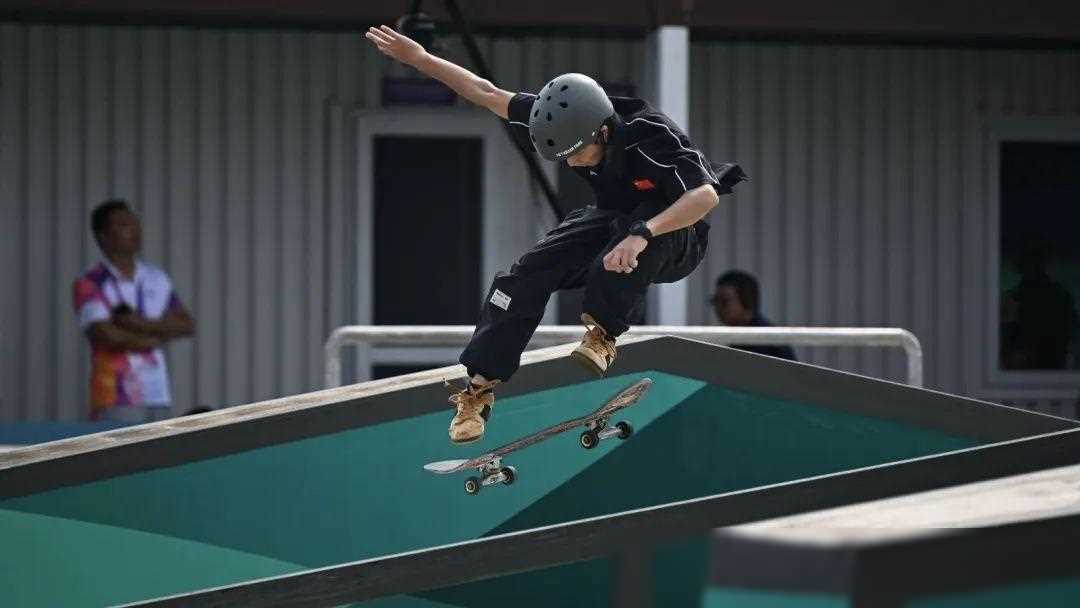 原创带你解锁奥资赛炫酷滑板表演掌声连连