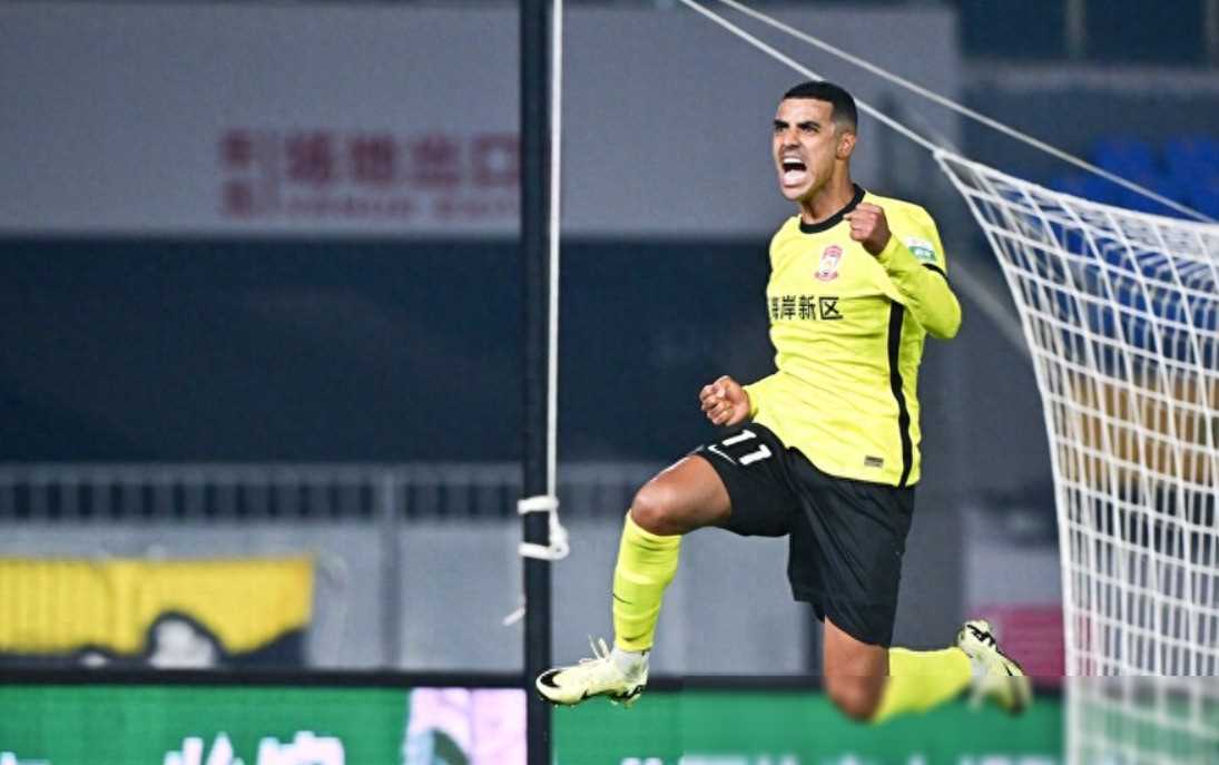 季家葆担任首发门将.