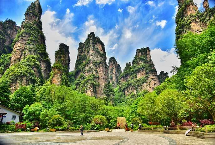 她们可以根据不同的需求定制旅游行程,精简小包团,自驾游,自由行等等