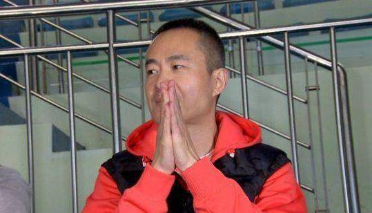 曾是电视著名主持人,因打架锒铛不听话,如今已经无人认识_主理_邱启明