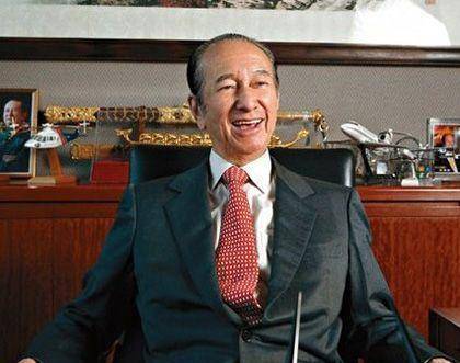 原创何鸿燊出身豪门13岁遭遇家庭巨变沦为平民跟随母亲流落街头