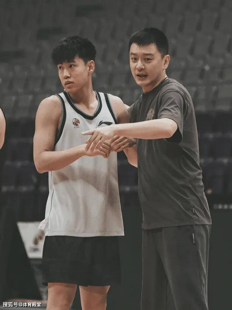 库珀展示实力,弗格伤情未痊愈,杨鸣栽培新人_训练_1_cba