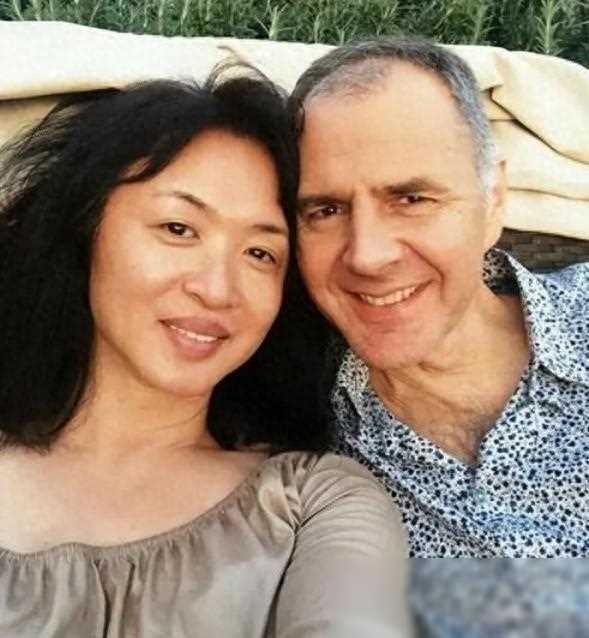 金星与丈夫汉斯复婚岁月静好56岁依然美丽动人