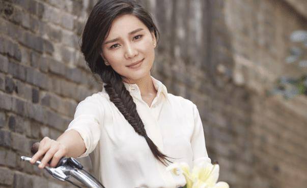 性格活泼开朗的蓉卓,是一个很专业的演员,拥有很好的条件