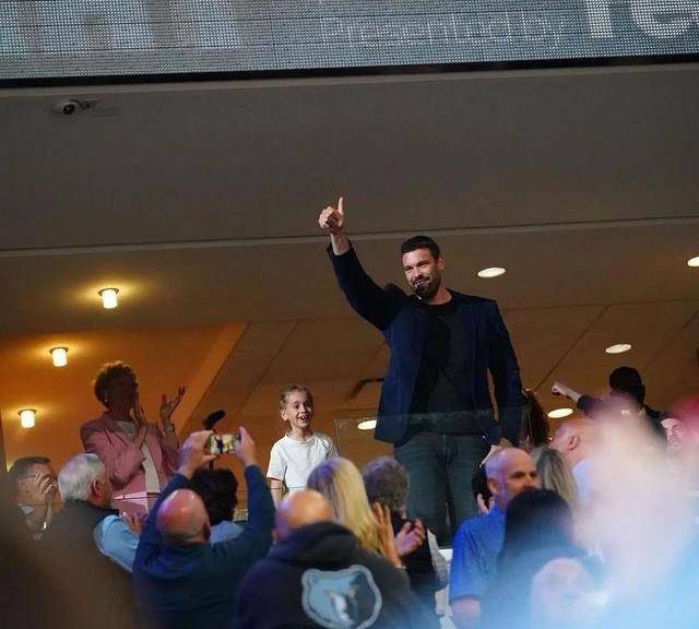 历史上第一支灰熊队!一个时代结束了._加索尔_湖人队_球员