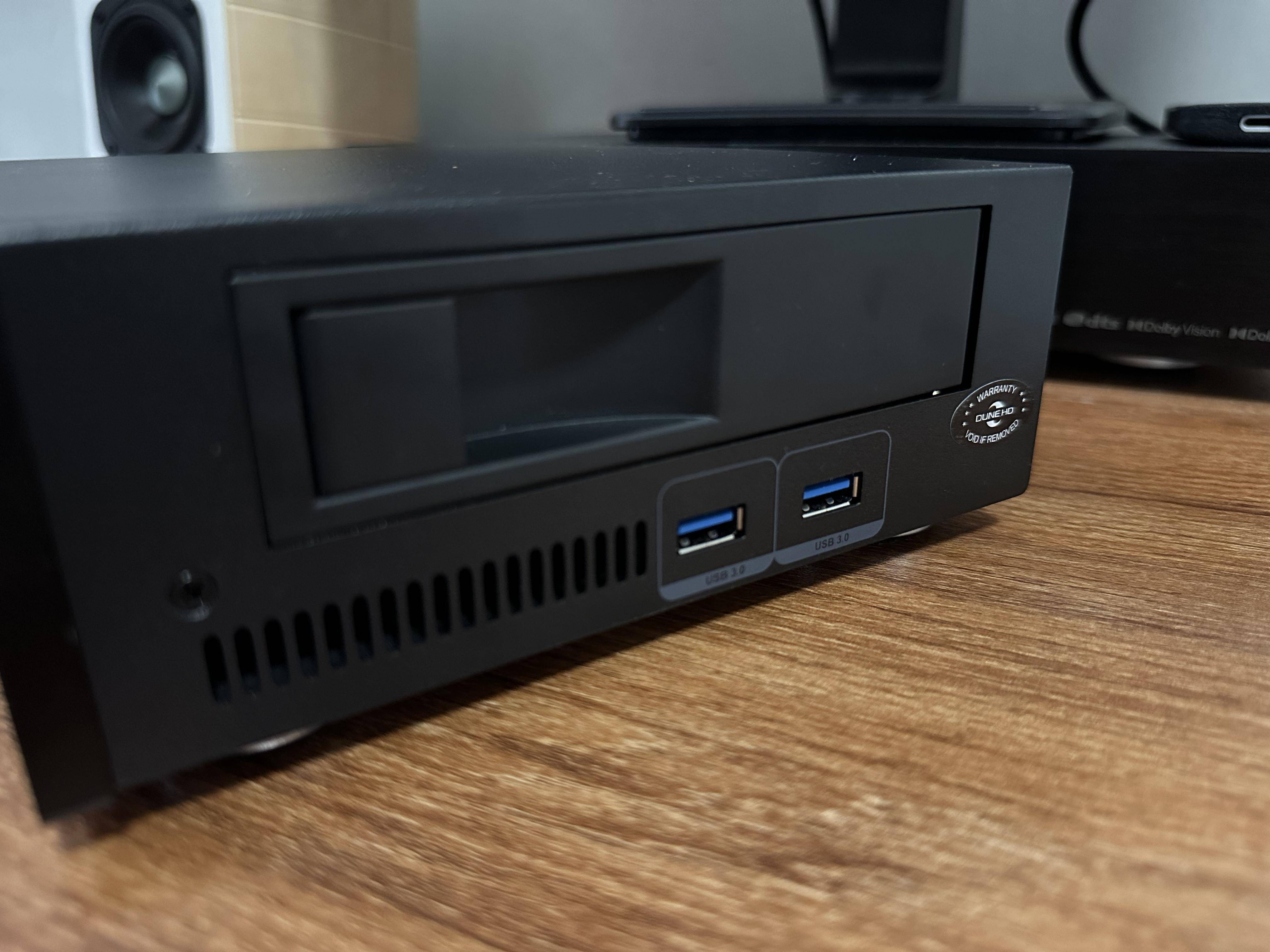 机身高度几乎是pro one 8k plus的两倍,设计上和过去杜恩的pro vision