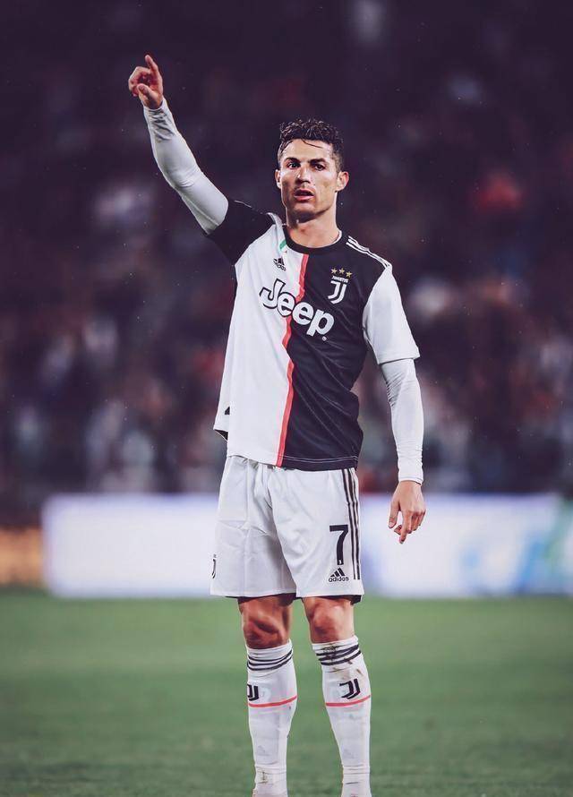 中拿着喇叭大喊,所以我们的舆论场充斥着垃圾,如果自己不学会辨别是非