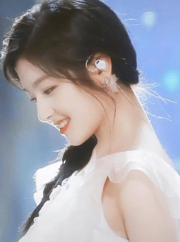 原创刘亦菲终于有接班人了她的白纱照一出这眼被上帝吻过吧