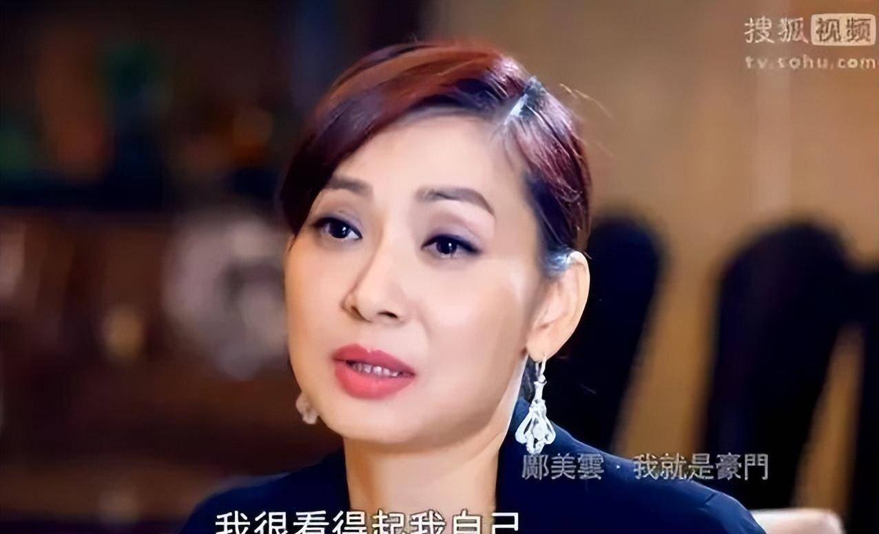 邝美云:替张曼玉代唱成歌手,35岁含泪分手告别歌坛,今成慈善家