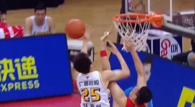 犯规t违体一个球给三判罚双方解说全蒙圈闫军太强了