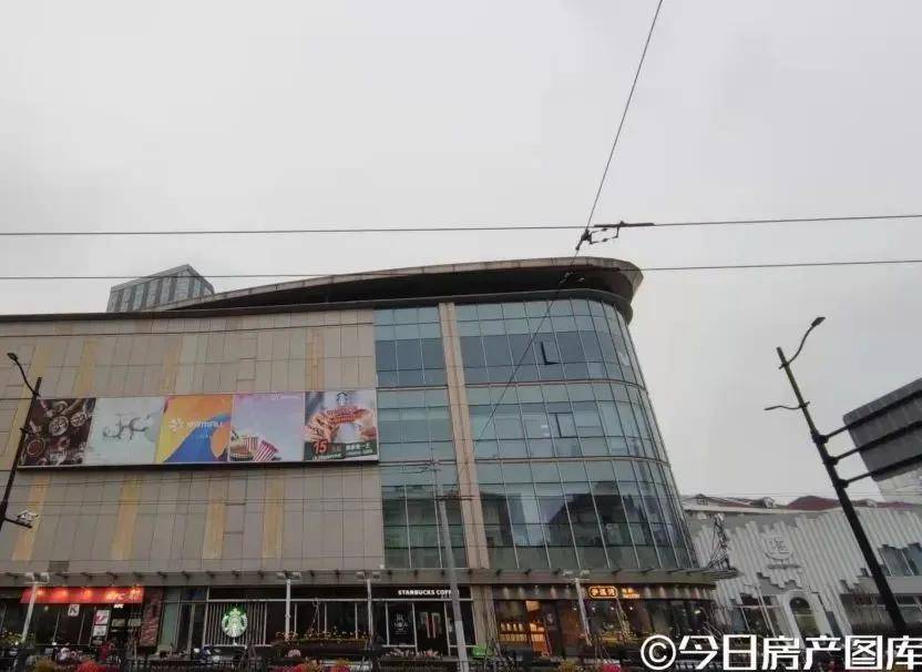 商业方面,项目北侧约500米就是控江路商圈,有控江旭辉mall,紫荆广　