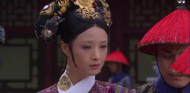 原创甄嬛传里华妃去找皇后却被小太监刁难华妃简单的一个动作怕是连