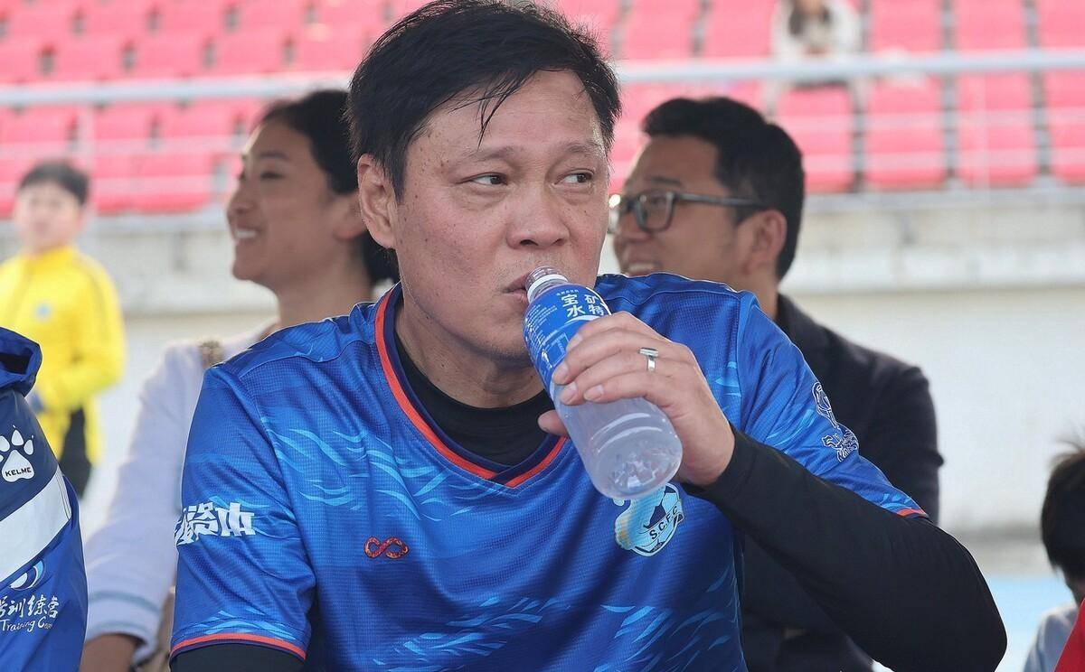 原创范志毅入场开撕吴金贵曝光靠关系进申花多旧将一边倒炮轰