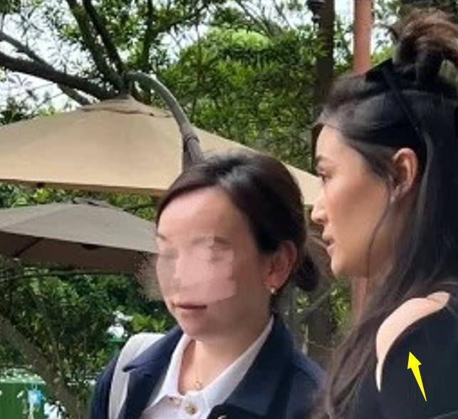 李小鹏一家4口广西旅游,12岁奥莉女大十八变,安琪变老了!