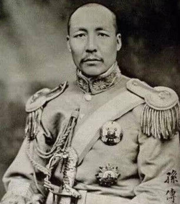 施剑翘原本是民国时代的一个大小姐,毕竟父亲是张作霖手下的大将,他从