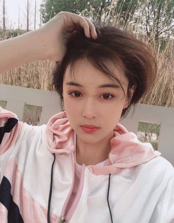 原创张馨予称给自己养的母猪接生生下15只小猪感觉很自豪