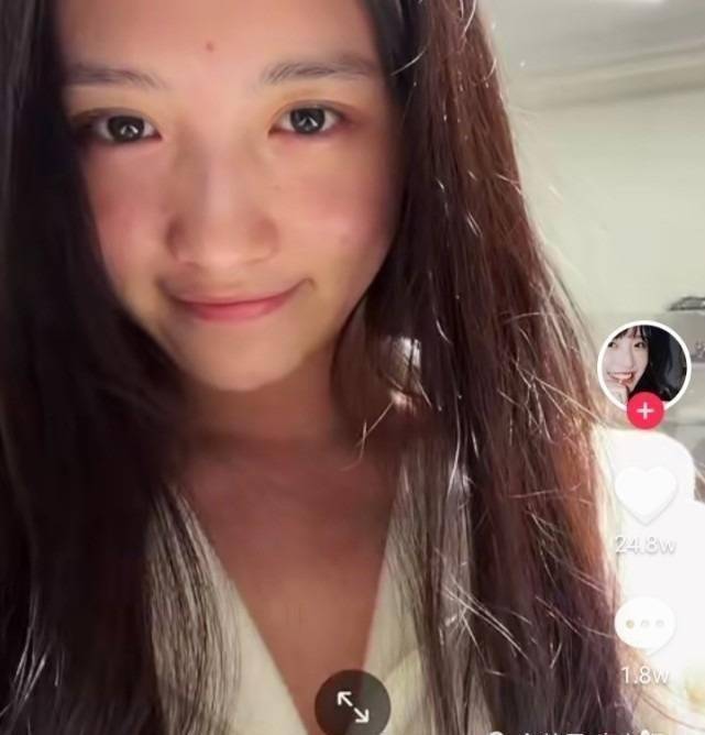 原创费沁源的素颜照有多真实抛抛蔡的素颜照确实缺乏真实性了