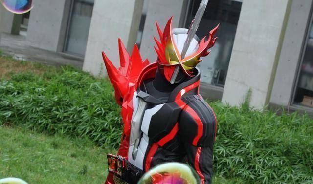 原创粉丝自制假面骑士时王saber装甲毫无违和感比原版更带感