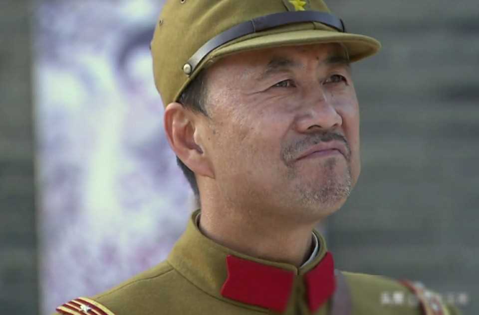 他在日本演绎鬼子大佐大半生,与妻儿生活,终老异乡