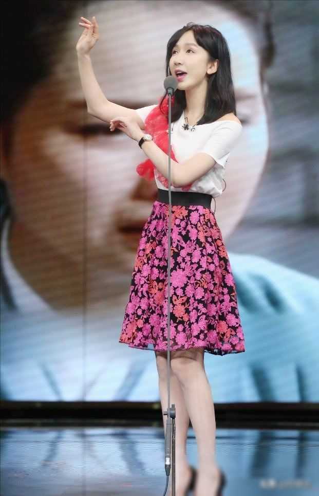 娄艺潇全程不穿裤辣眼毁经典网友表示还是去干直播吧